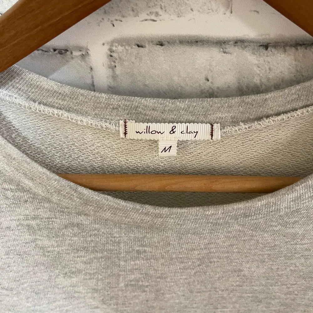 Women’s Willow & Clay gray crew neck sweatshirt with lace sleeves Medium - Picture 3 of 4